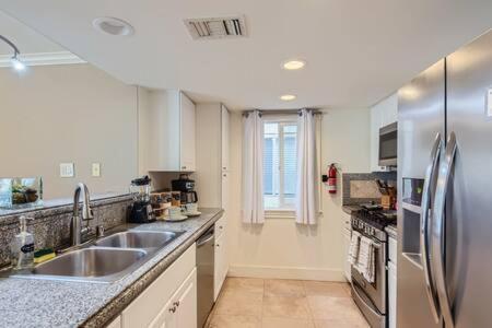 Awesome 3Br 2Bth 1 Block To Beach C2 ニューポート・ビーチ エクステリア 写真