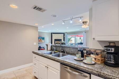 Awesome 3Br 2Bth 1 Block To Beach C2 ニューポート・ビーチ エクステリア 写真